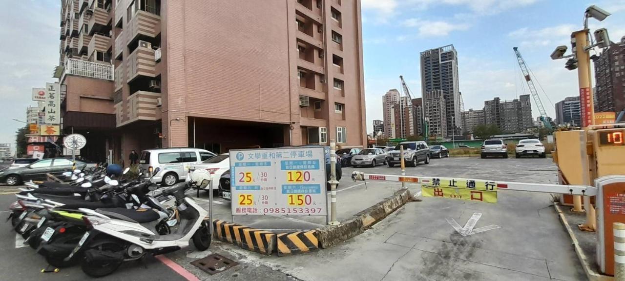 花的家 高鐵左營站前2號出口高鐵路步行3分鐘 最多6位可入住 3間卧房 月租長租 Kaohsiung Exterior foto