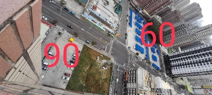 花的家 高鐵左營站前2號出口高鐵路步行3分鐘 最多6位可入住 3間卧房 月租長租 Kaohsiung Exterior foto